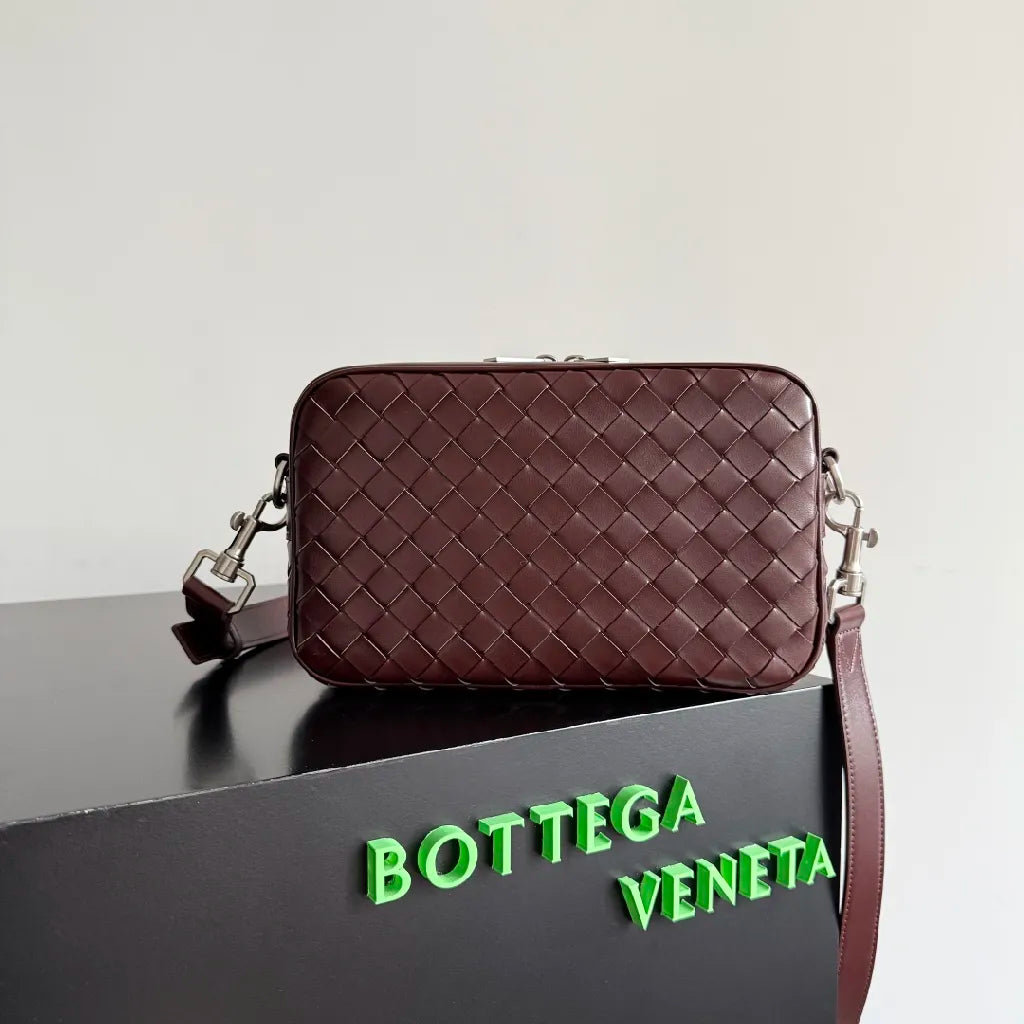 BV 25 Small Intrecciato Camera Bag 24.5cm Barolo  Cowhide HW