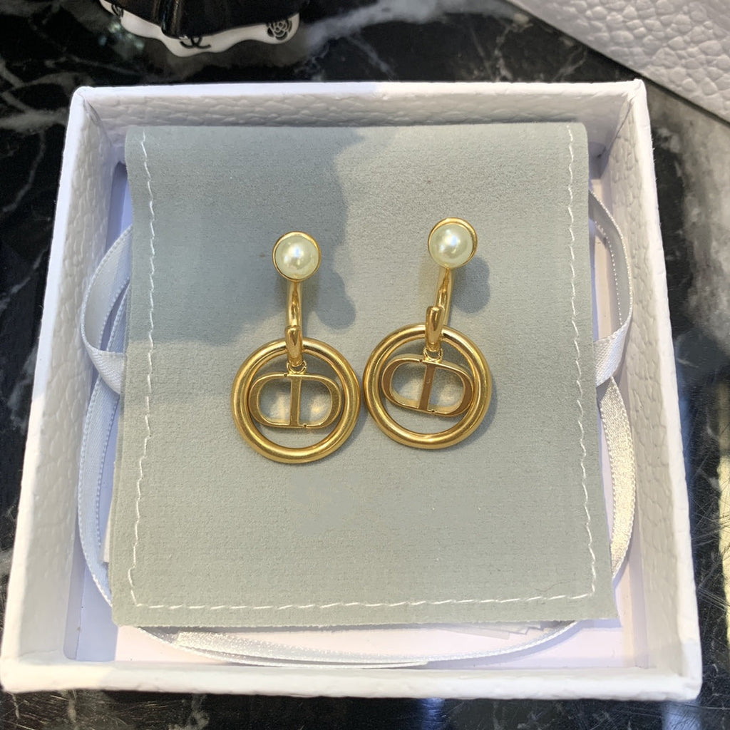 30 MONTAIGNE EARRINGS MOP GOLD