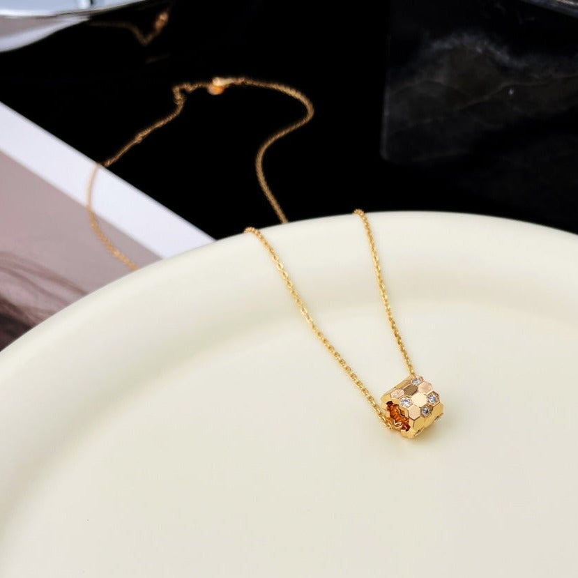 BEE MINI PEDANT ZIRCONIA NECKLACE