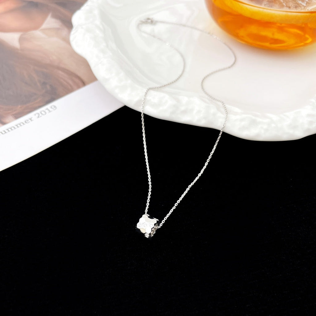 BEE MINI PEDANT ZIRCONIA NECKLACE