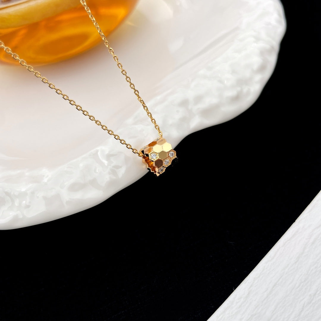 BEE MINI PEDANT ZIRCONIA NECKLACE