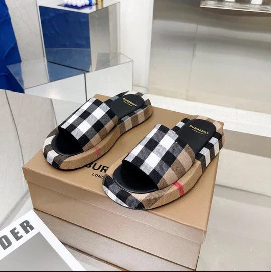 Burberry 26 Check Slippers Light Brown Black in Cotton Linen 729730