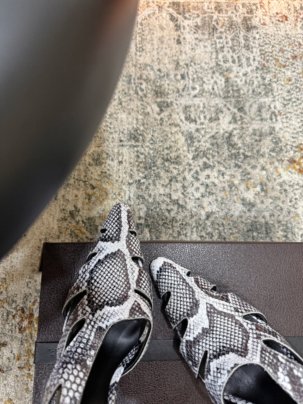 Alaia Snake Print Slingback Pumps 9.5cm Grey Cowhide 881559