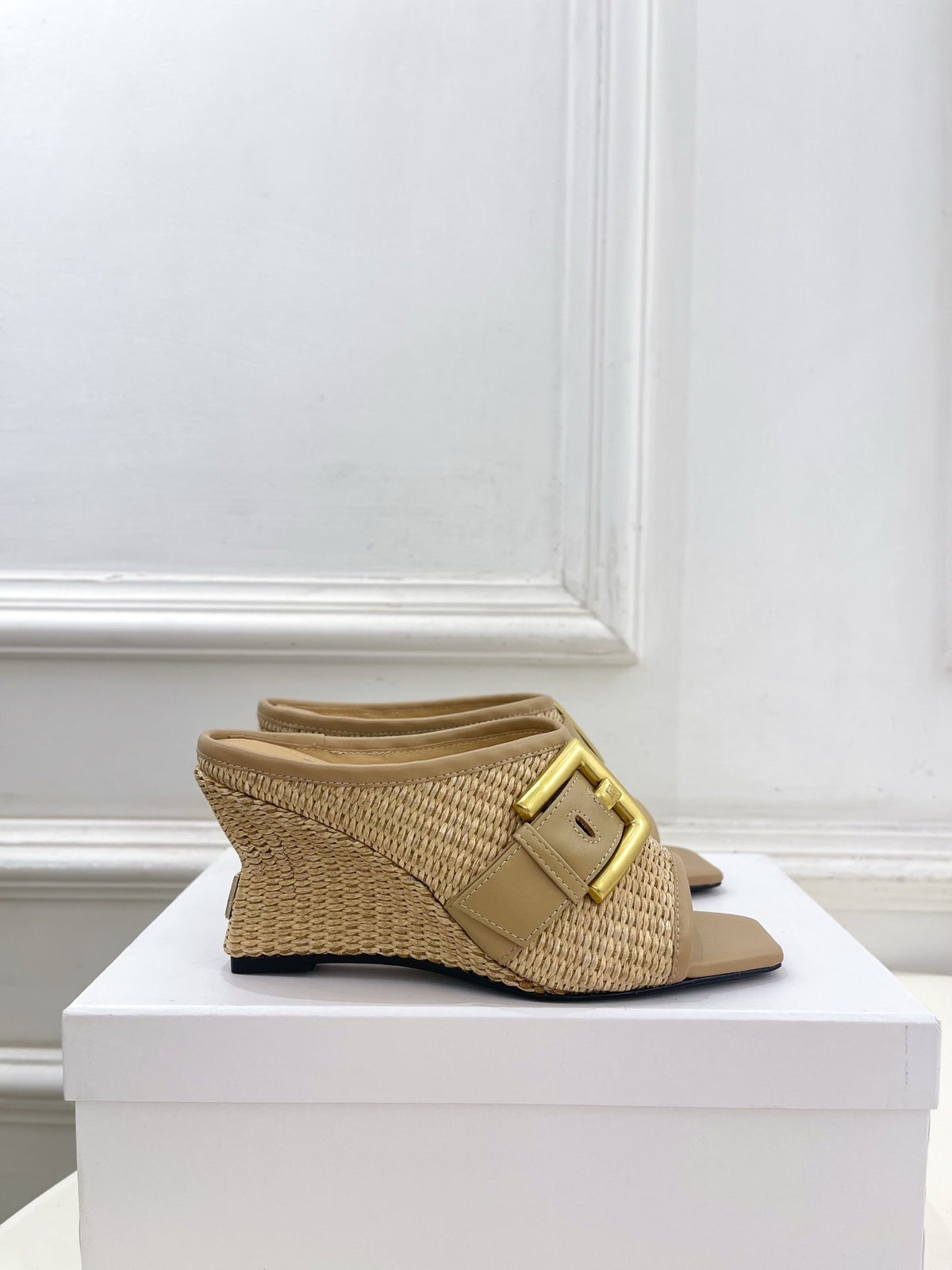 BM Anthem Buckle Wedge Mules 7.5cm Beige Woven Leather 892305