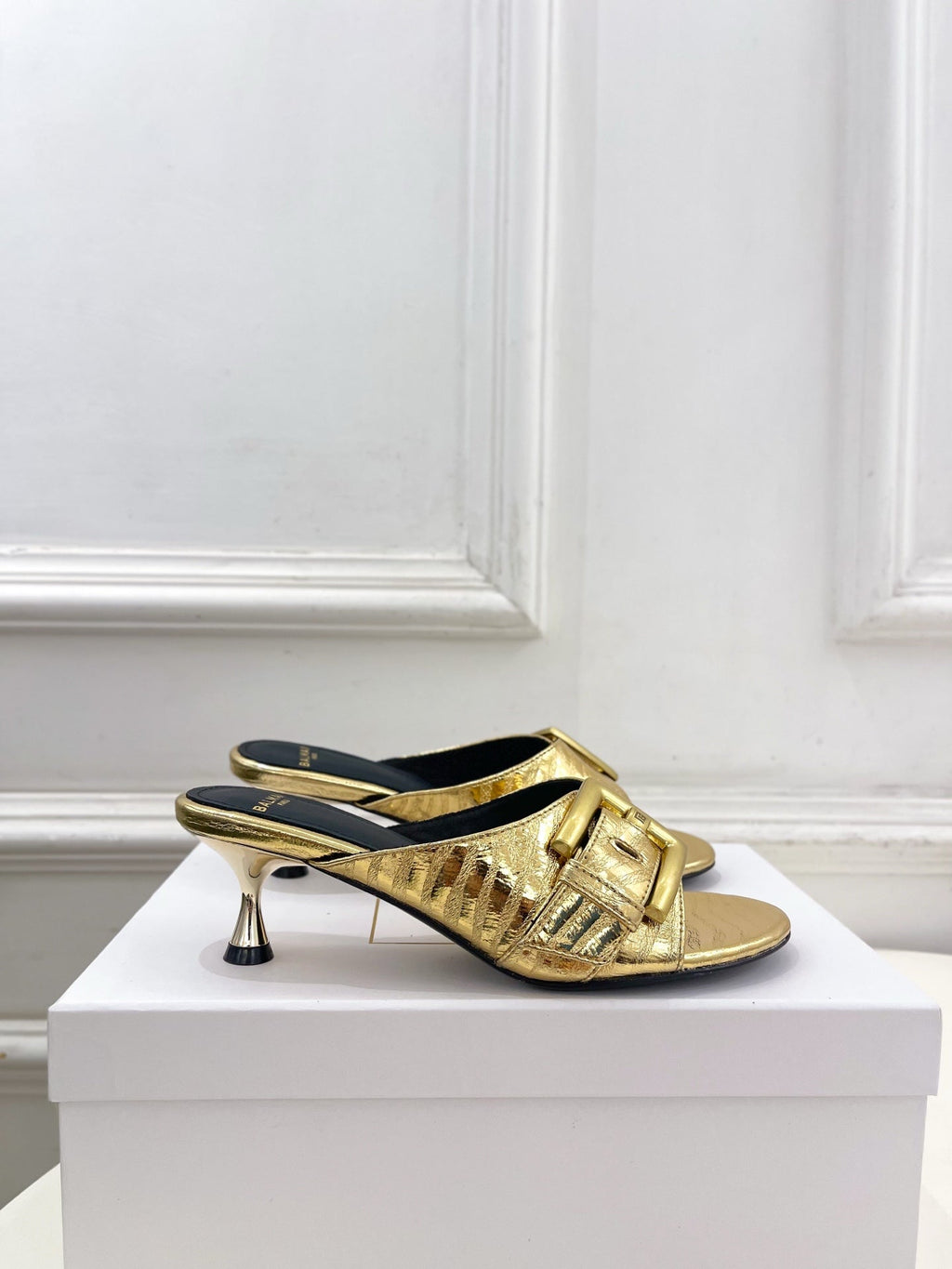 BM Buckle Mules 5cm Gold Crocodile-Embossed Leather 892295