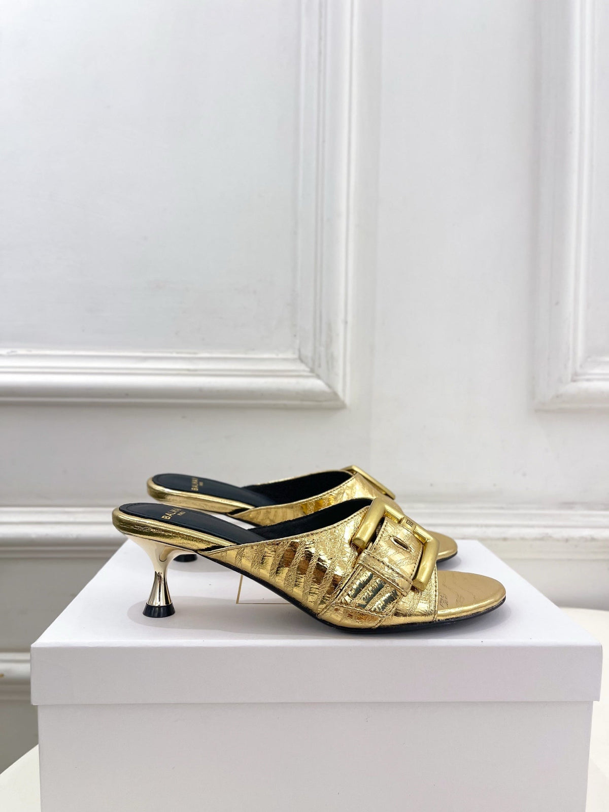 BM Buckle Mules 5cm Gold Crocodile-Embossed Leather 892295