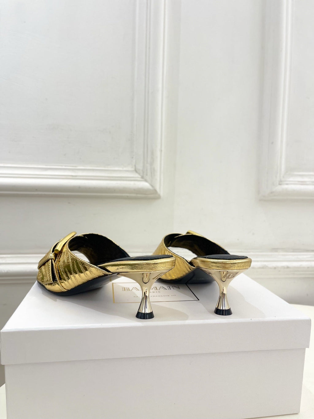 BM Buckle Mules 5cm Gold Crocodile-Embossed Leather 892295
