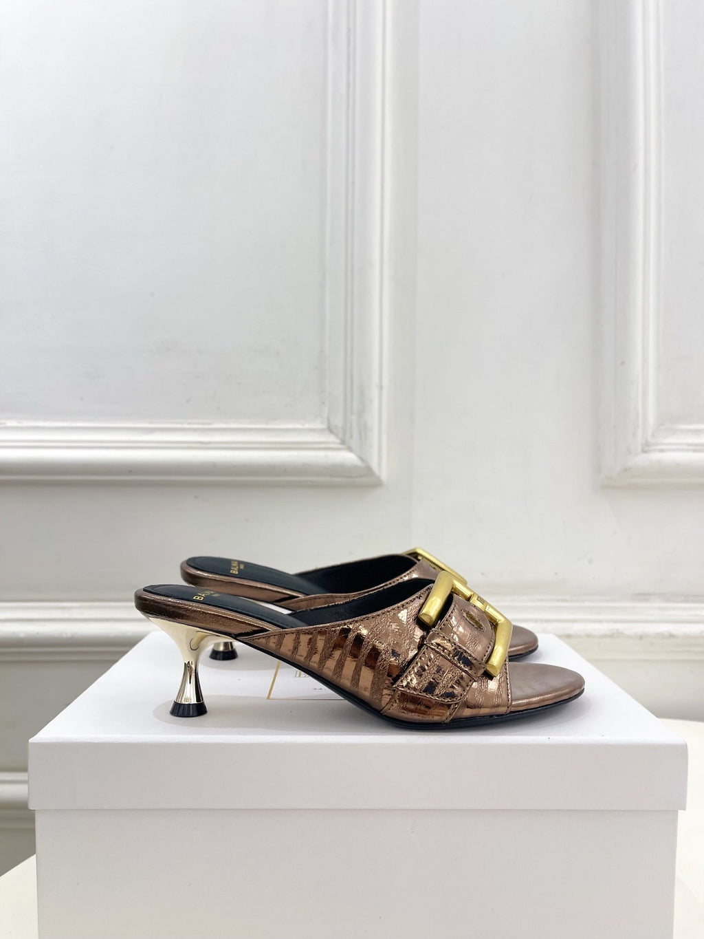 BM Buckle Mules 5cm Bronze Crocodile-Embossed Leather 892294