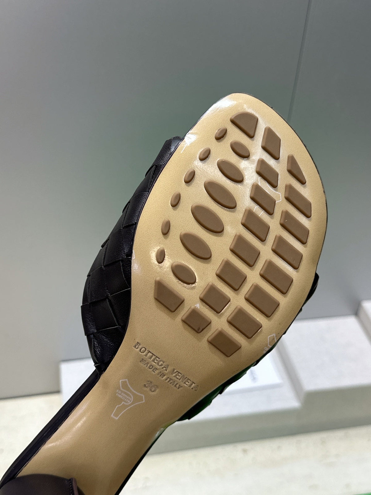 BV 26s Blink Intrecciato Mules 4.5cm Black Leather 896571