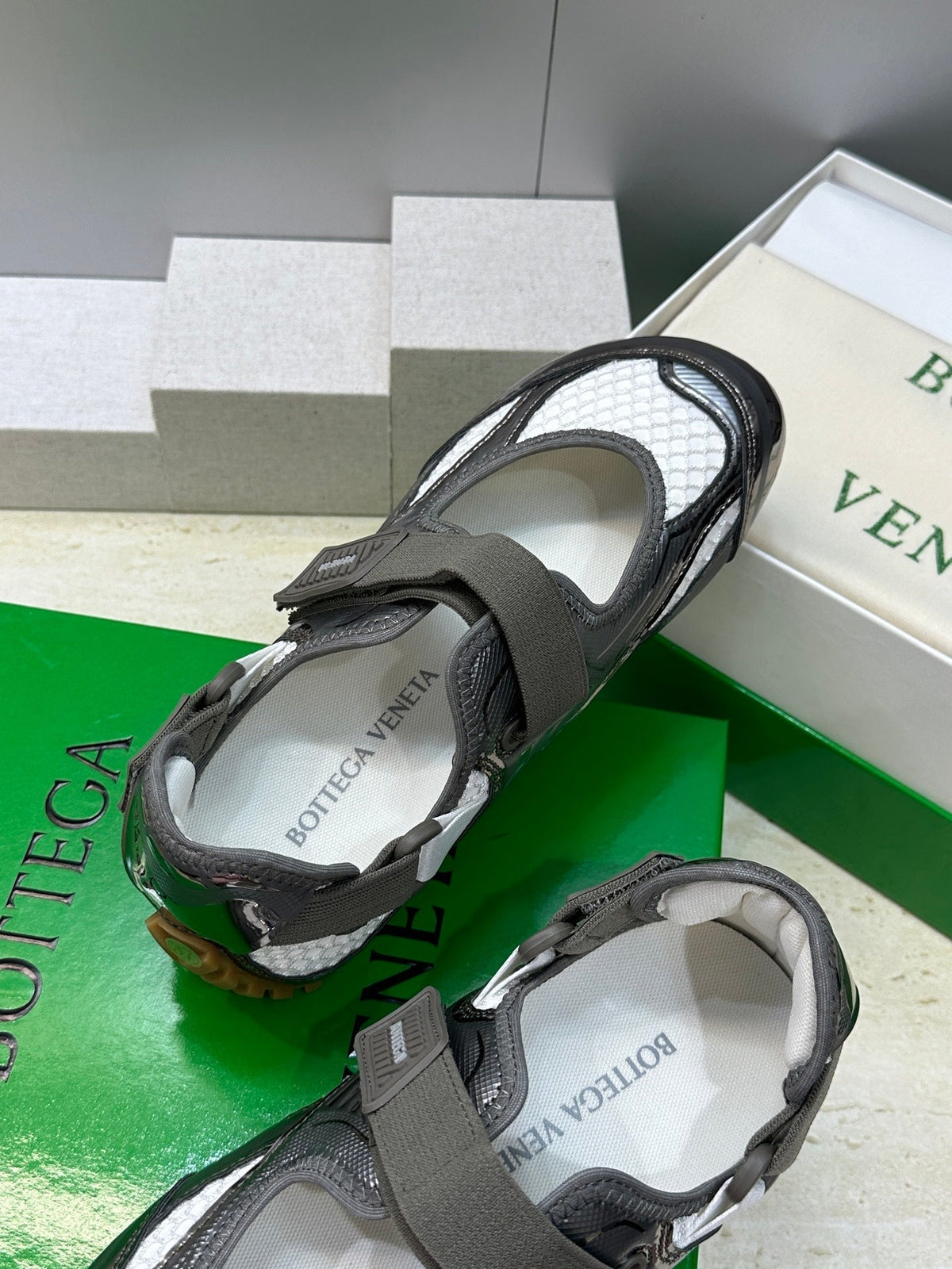 BV 26s Orbit Flash Mary Jane Grey Mesh 887328