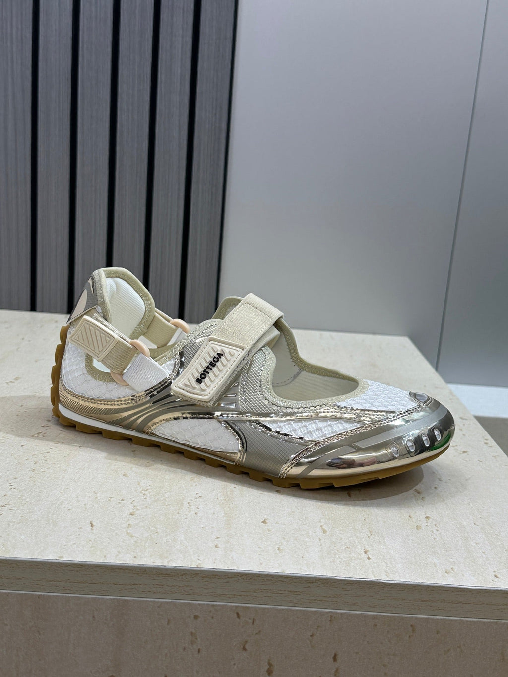 BV 26s Orbit Flash Mary Jane Beige Mesh 887325