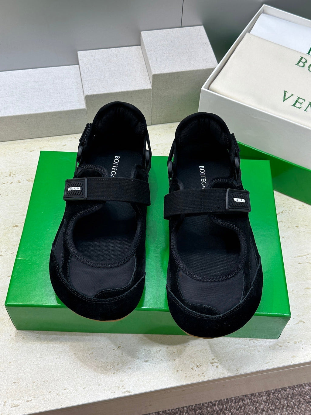 BV 26s Orbit Flash Mary Jane Black Suede 8873254