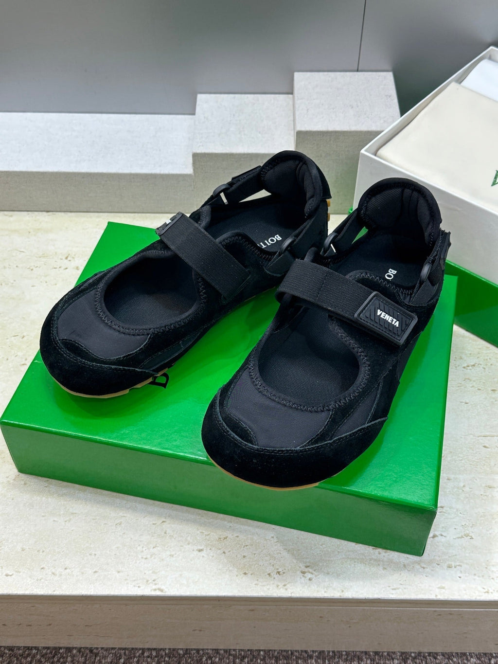 BV 26s Orbit Flash Mary Jane Black Suede 8873254