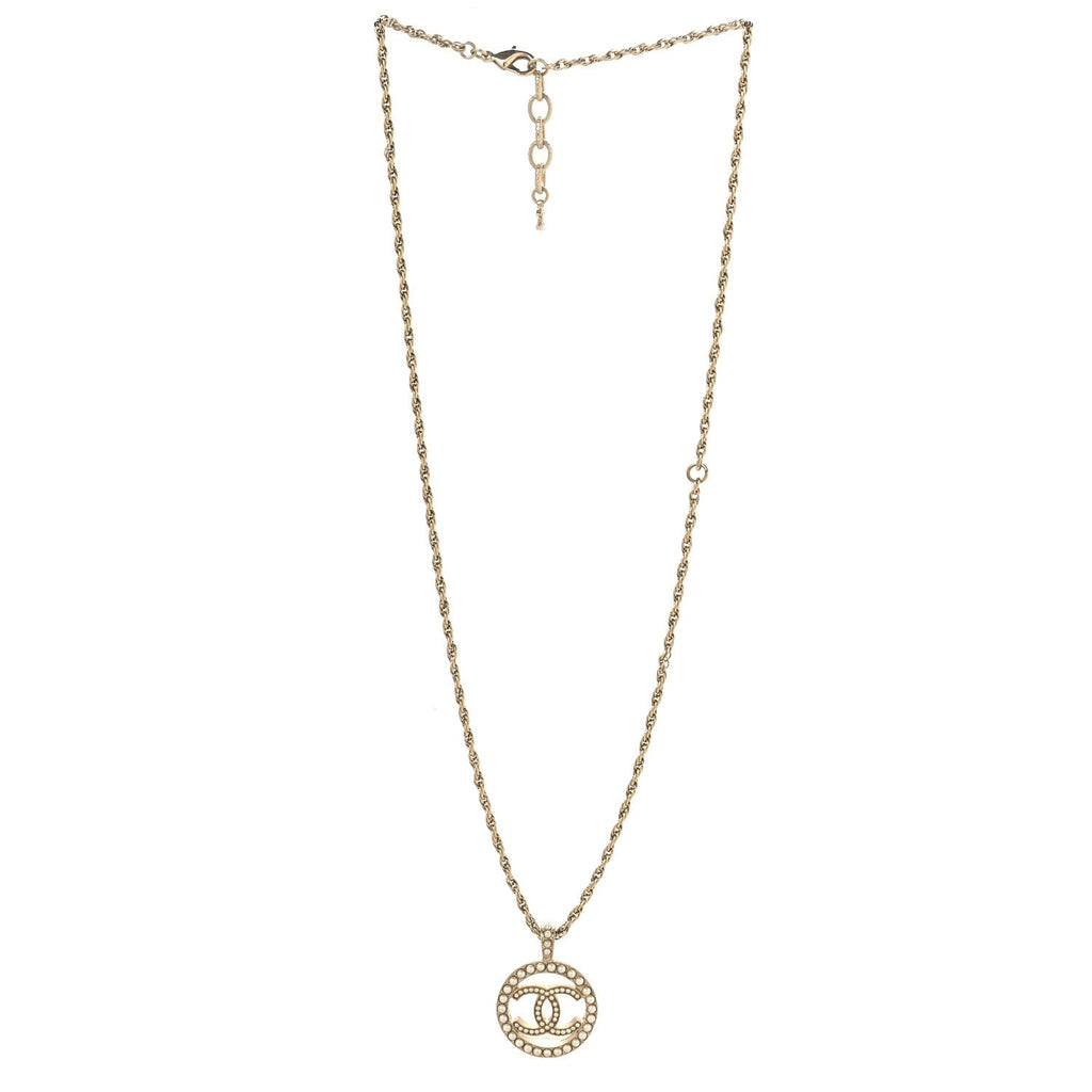 Pearl CC Round Pendant Necklace Gold
