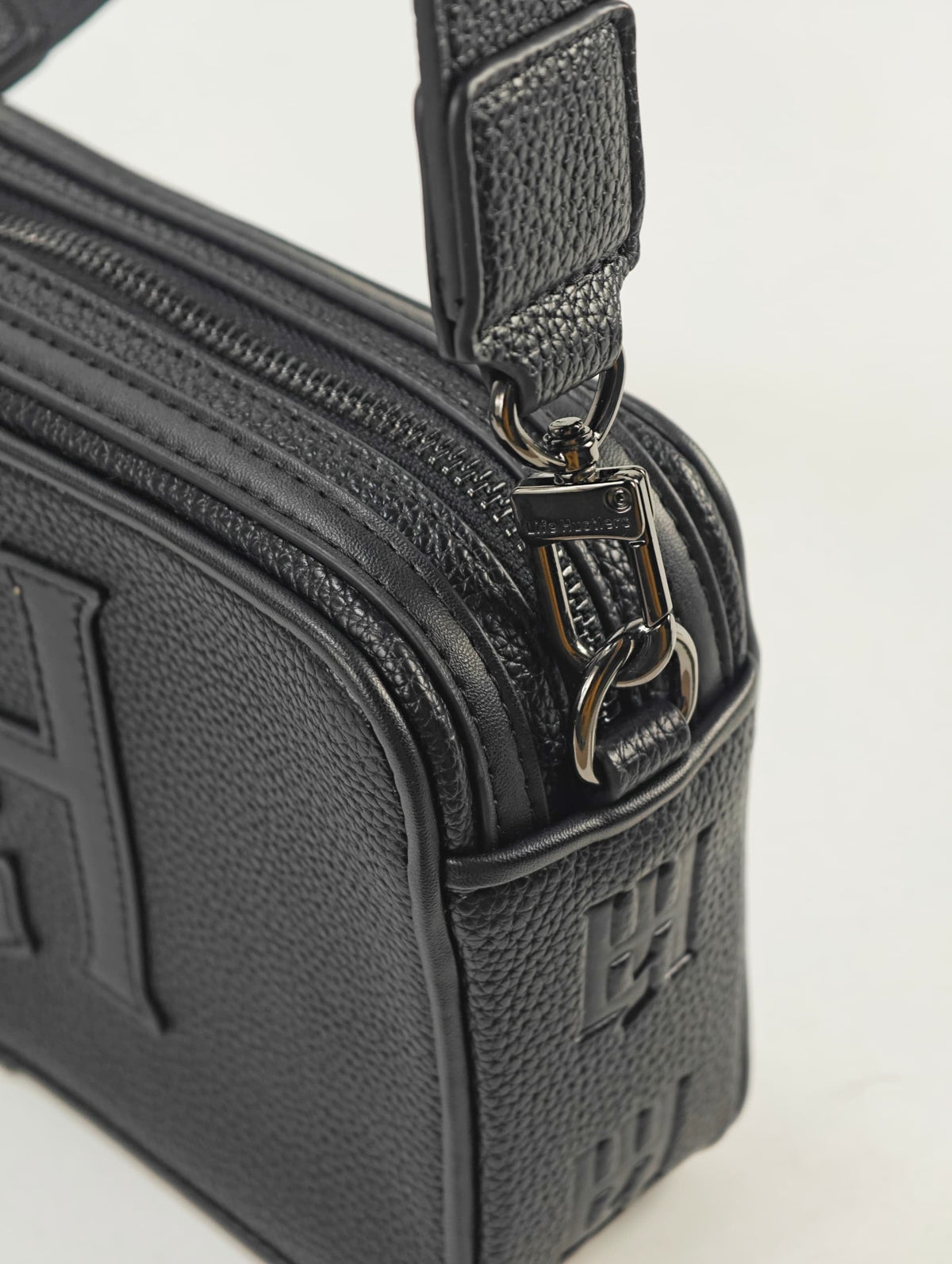 LIFE HUSTLERS MESSENGER BAG