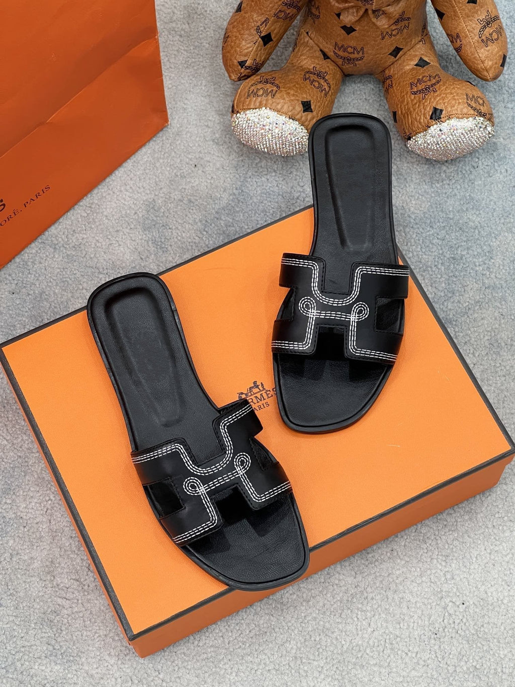 0ran sandal black white epsom