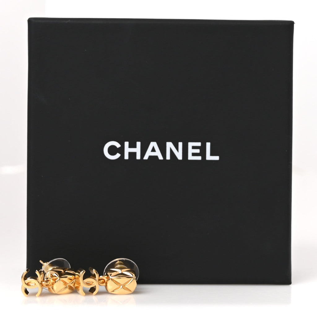 Metal CC Drop Earrings Gold