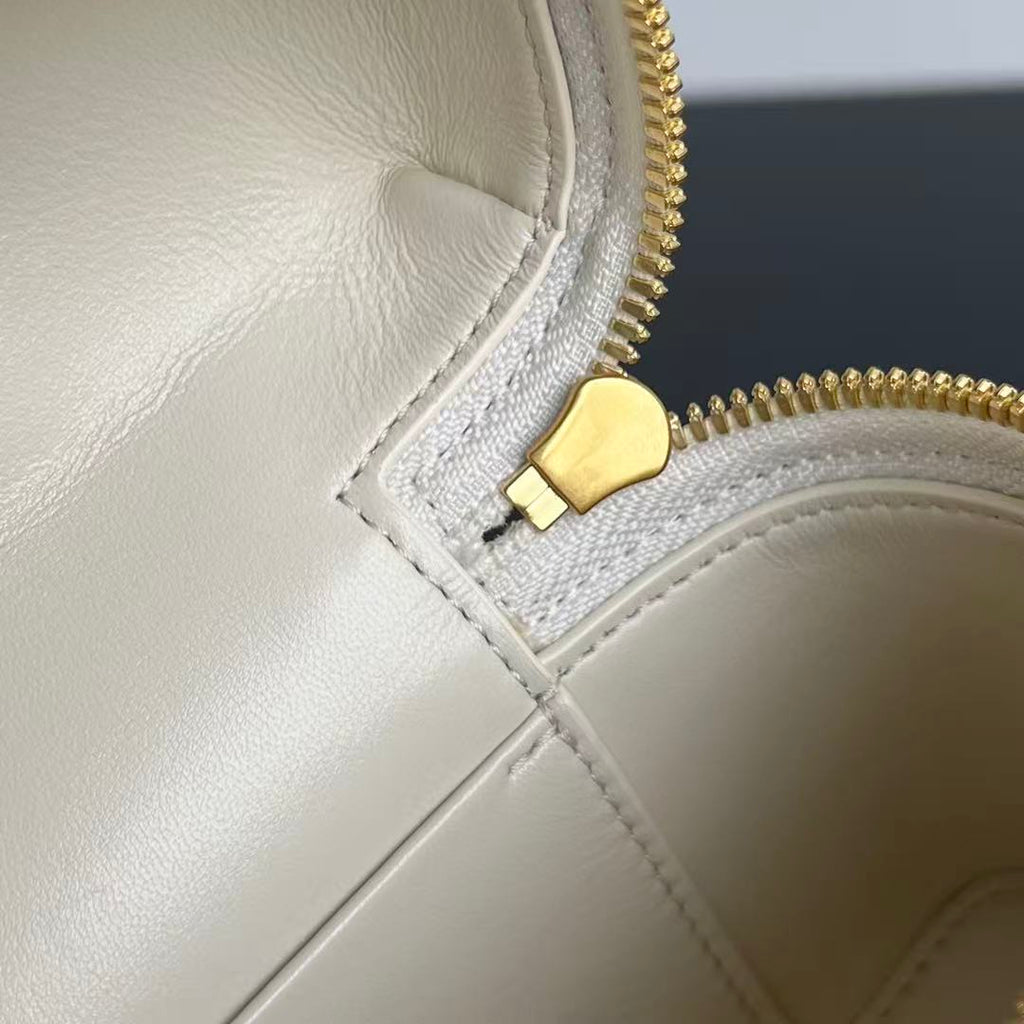 BANG BANG 22 VANITY CASE IN WHITE CALFSKIN