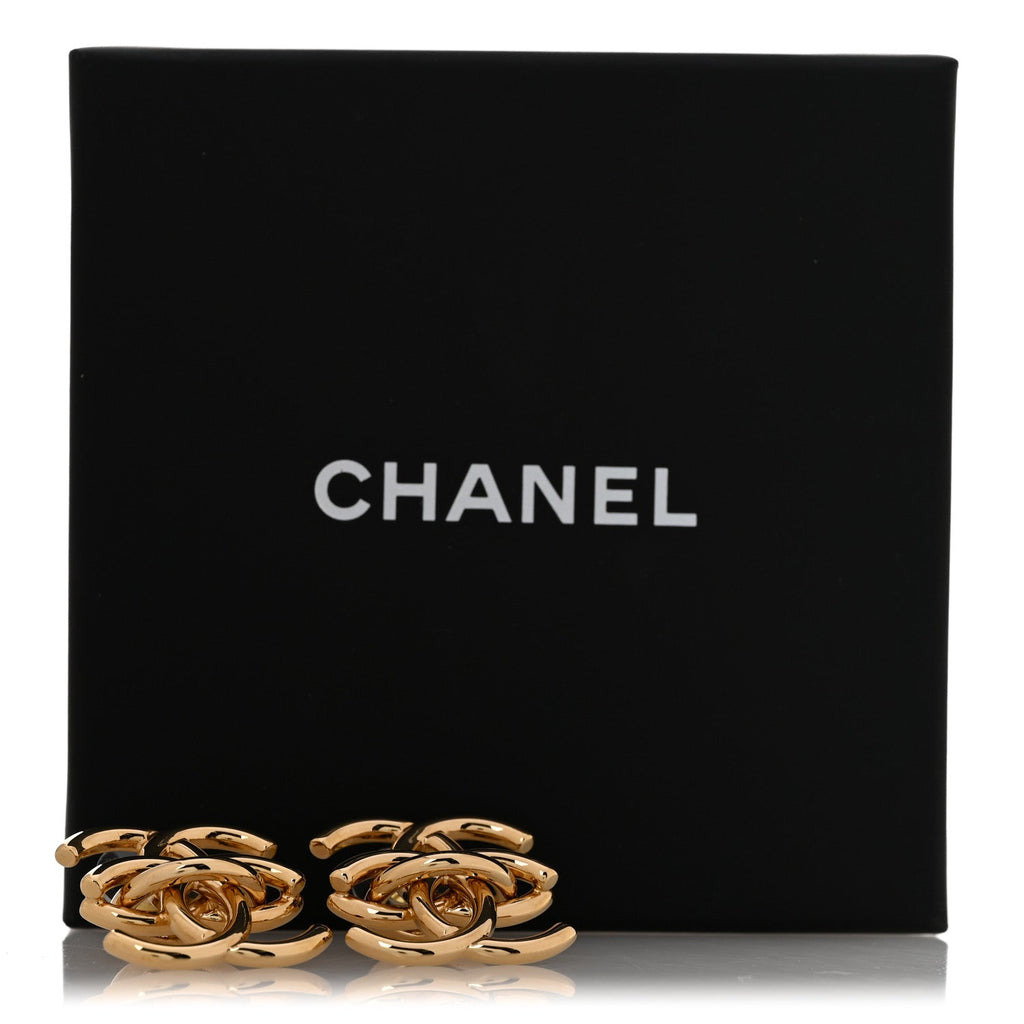 Metal CC Drop Earrings Gold
