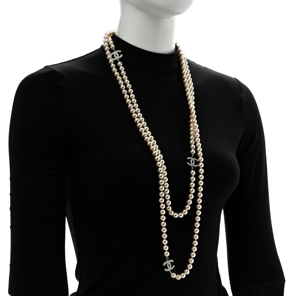 Graduated Pearl CC Long Necklace Silver