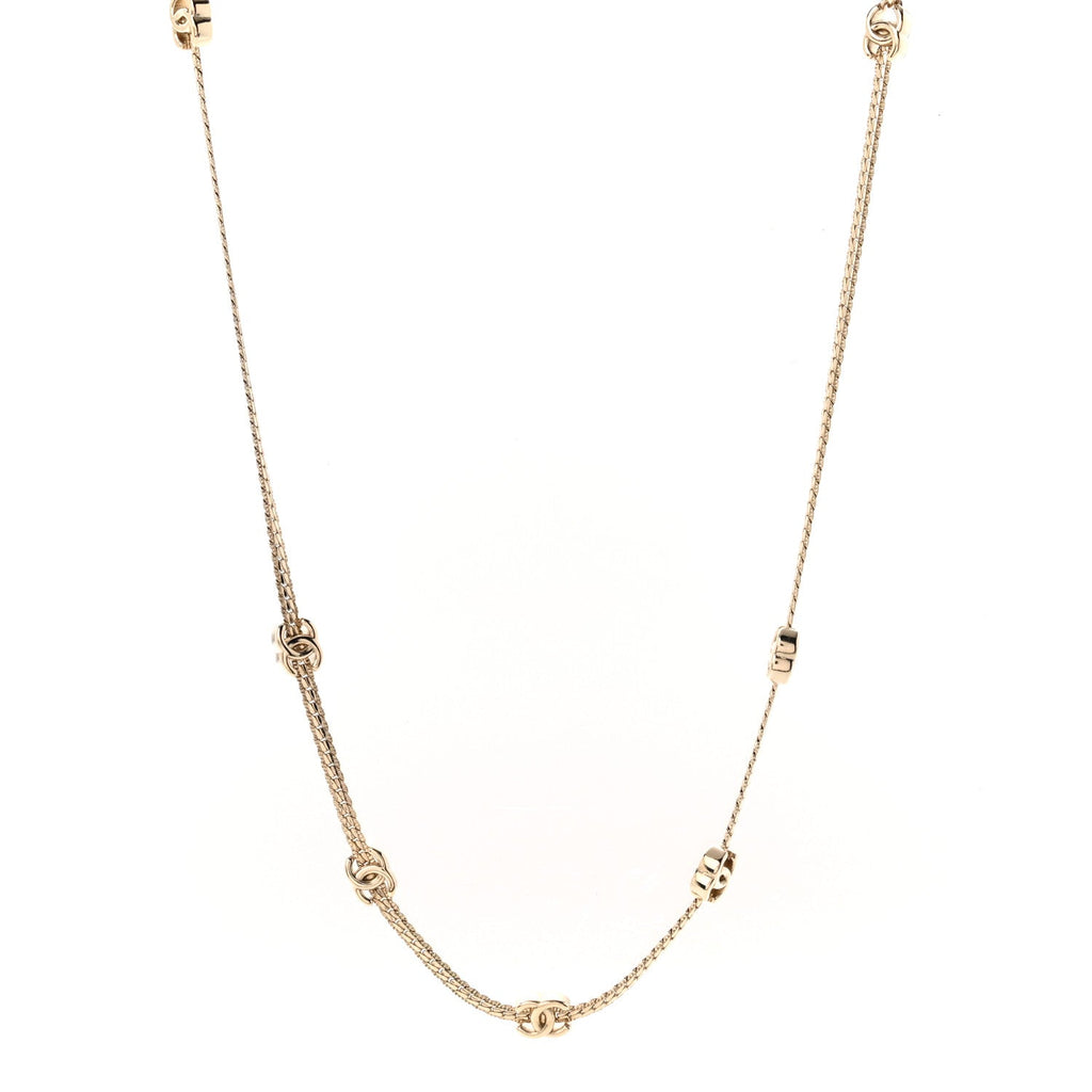 Metal CC Short Chain Necklace Gold