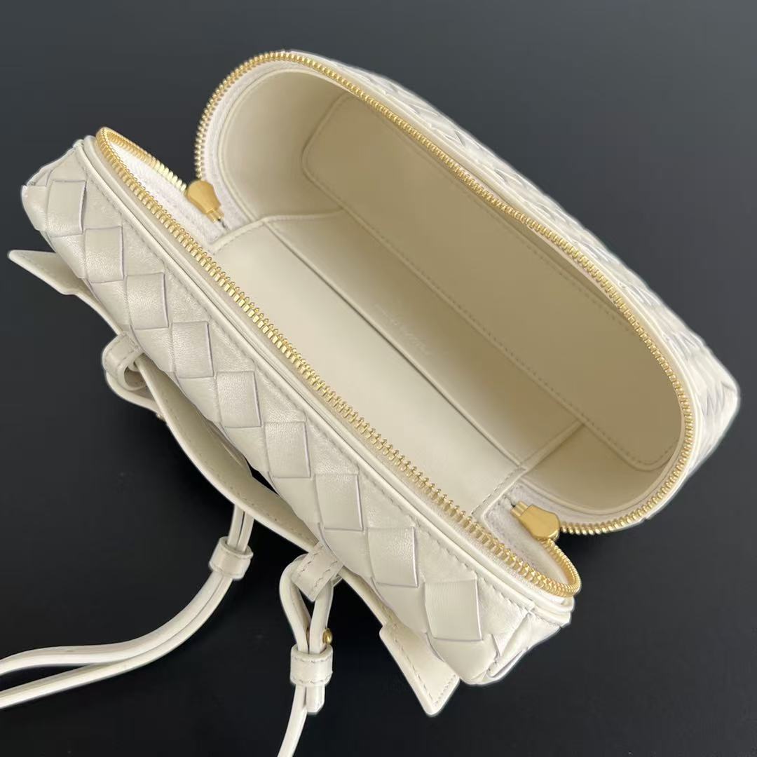 BANG BANG 22 VANITY CASE IN WHITE CALFSKIN