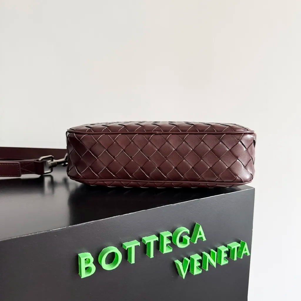 BV 25 Small Intrecciato Camera Bag 24.5cm Barolo  Cowhide HW