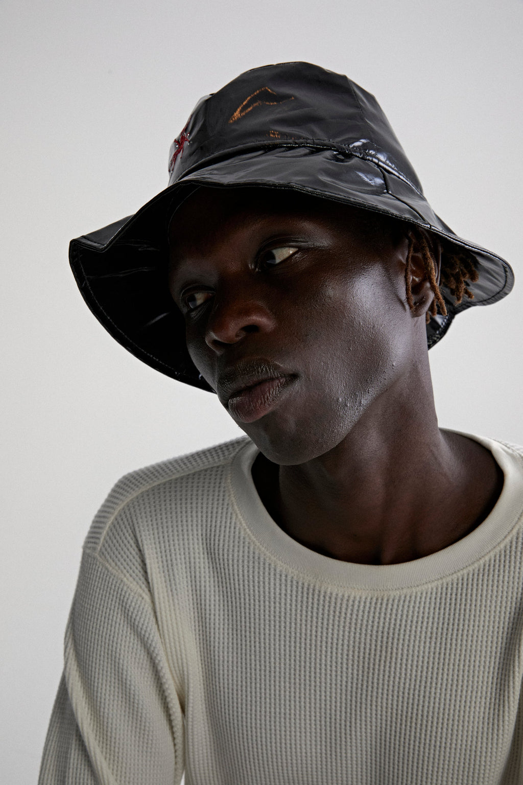 SIMPLE BUCKET HAT