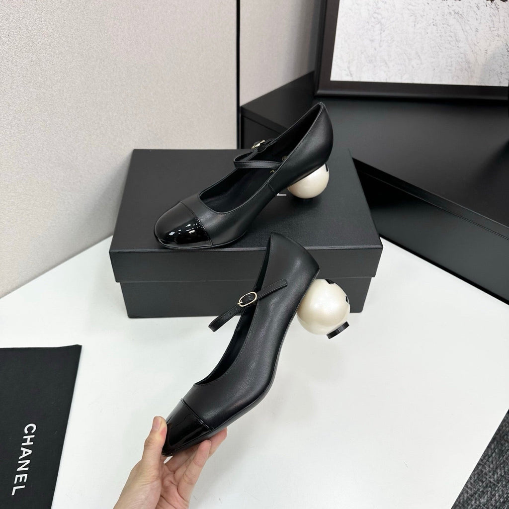 CC 25 FW Mary Janes with Faux Pearl 85mm Black Lambskin