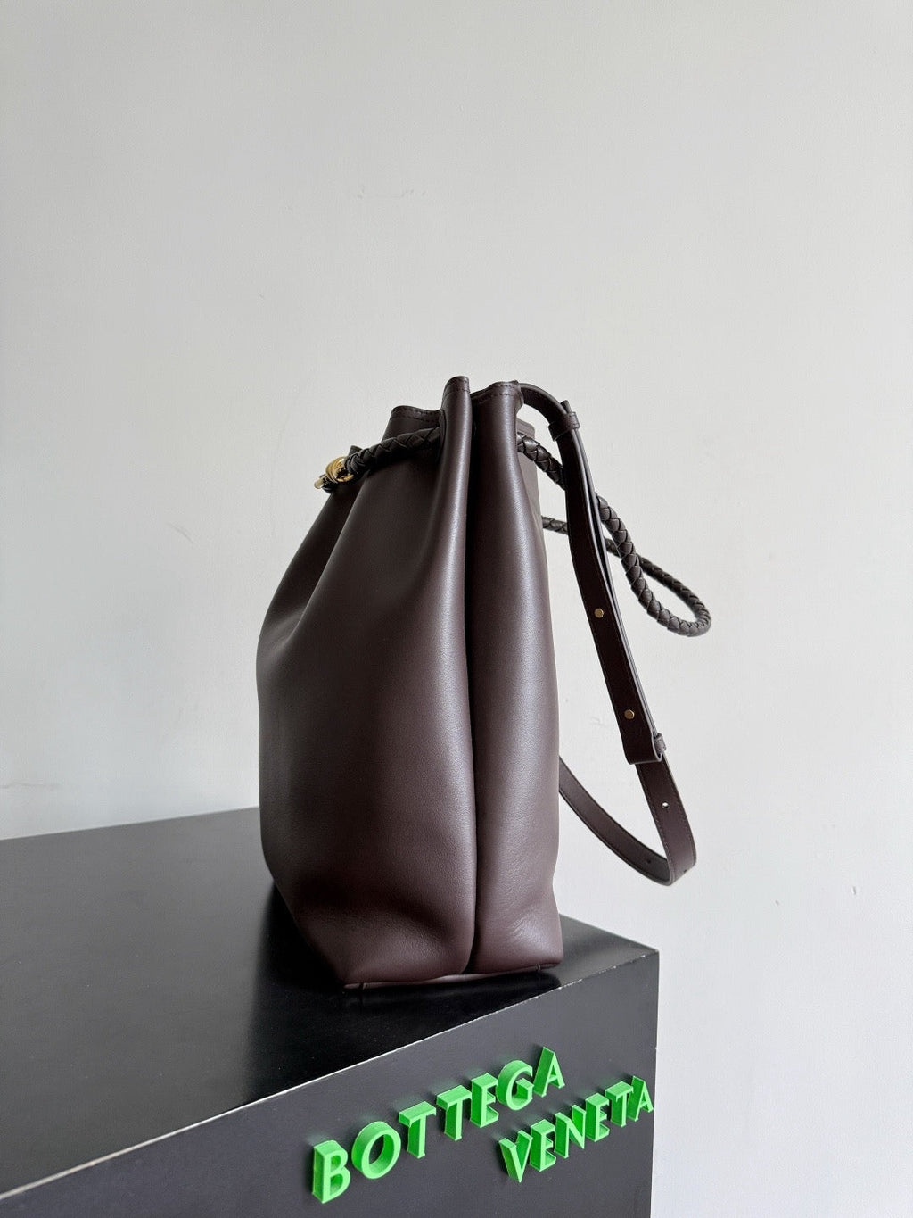 Bottega Veneta 2025 Andiamo Bucket Bag 34cm Fondant Silky Calfskin Suede