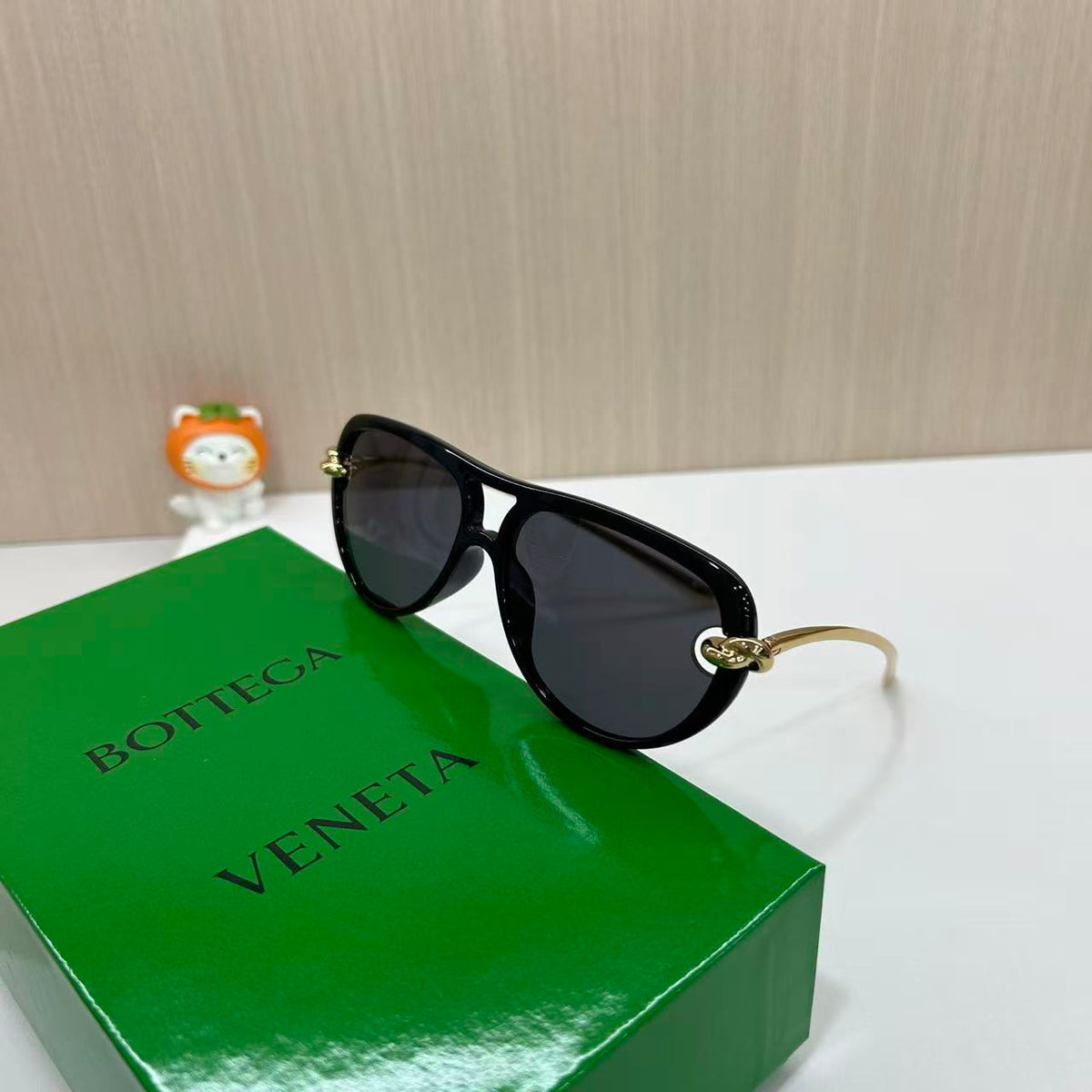 Bottega Veneta  Aviator Frame Sunglasses