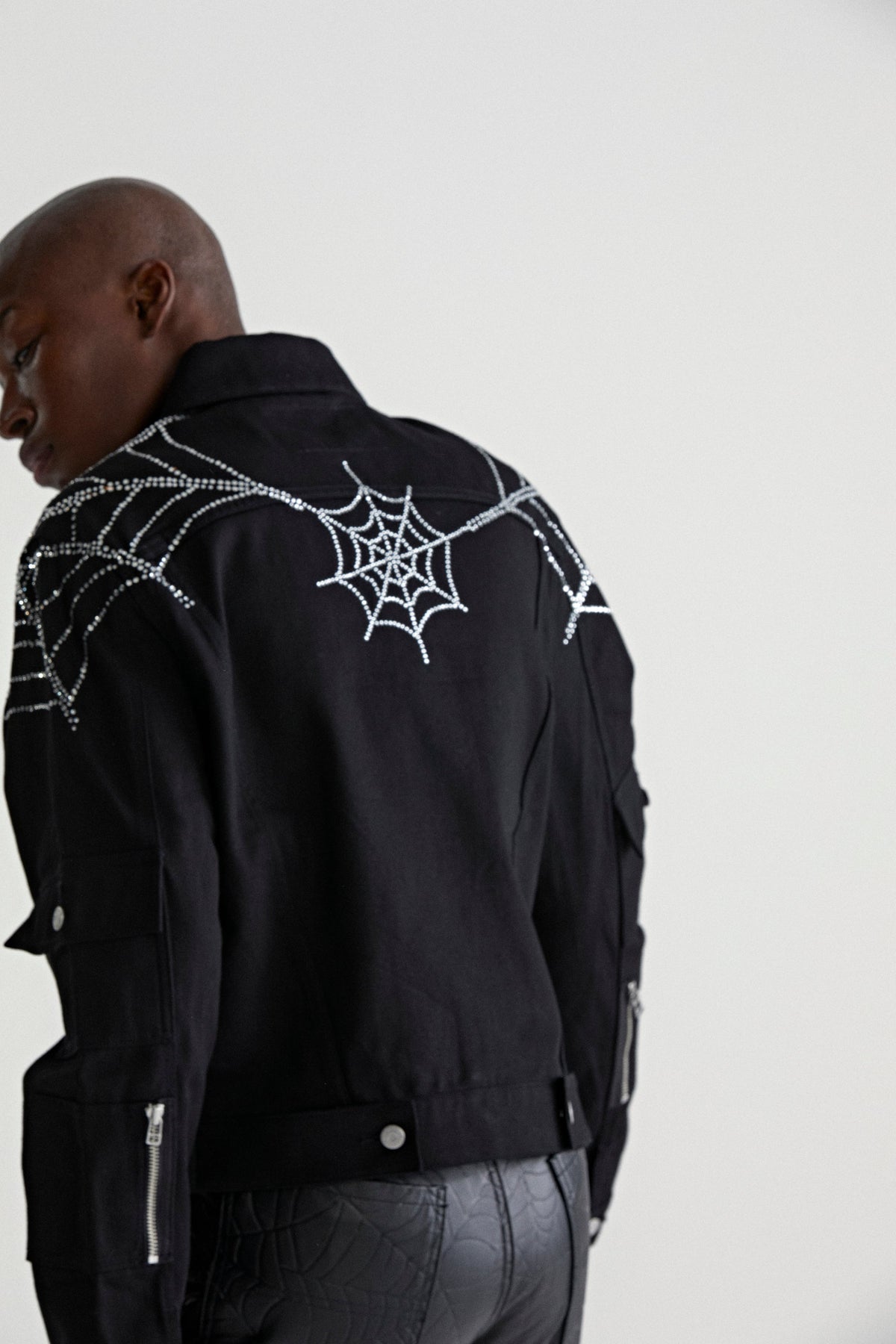 WEB DENIM CROPPED TRUCKER JACKET