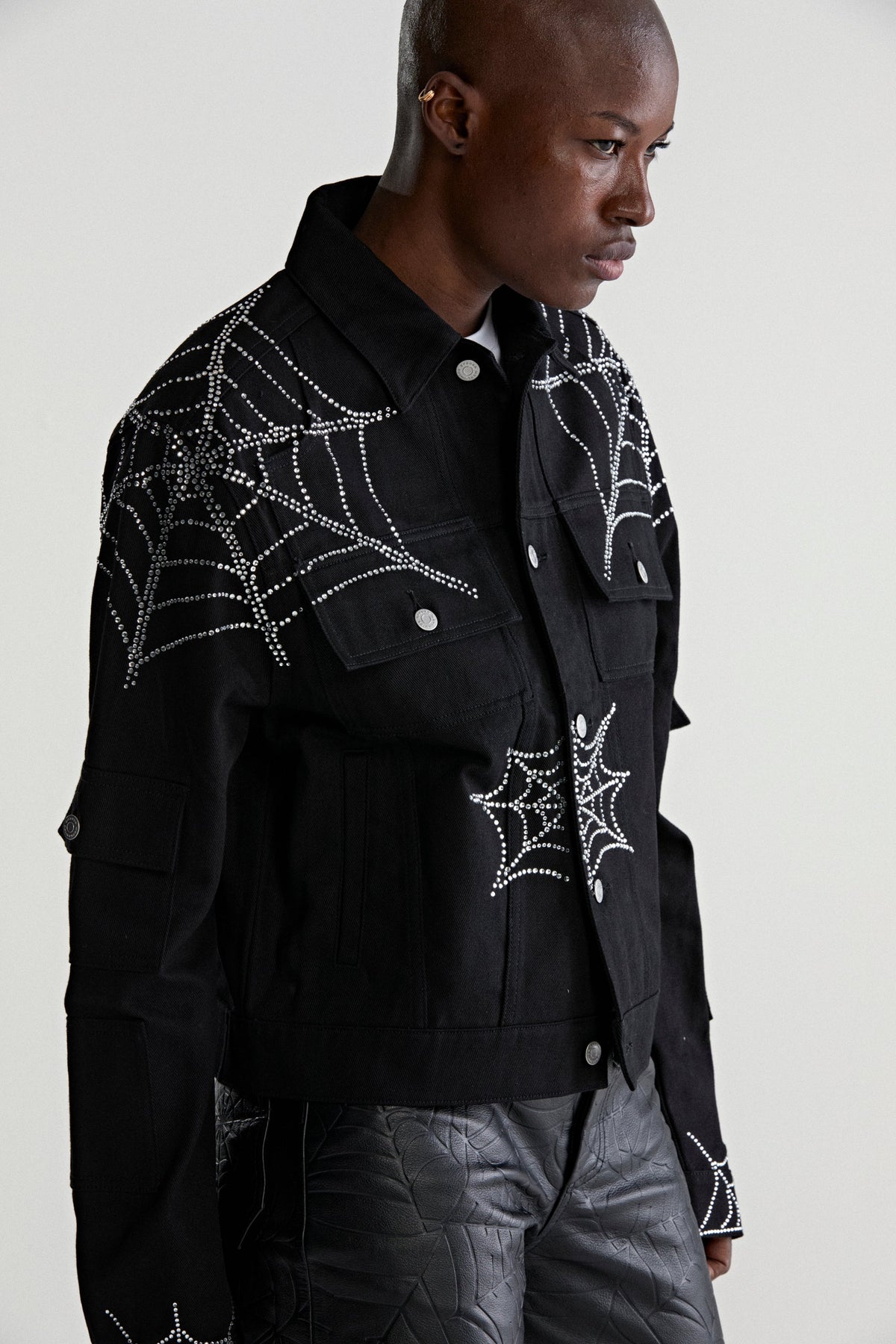 WEB DENIM CROPPED TRUCKER JACKET