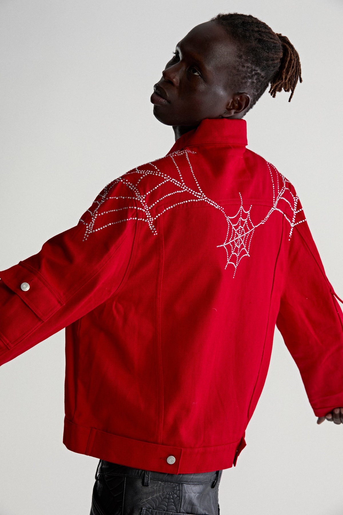 WEB DENIM CROPPED TRUCKER JACKET