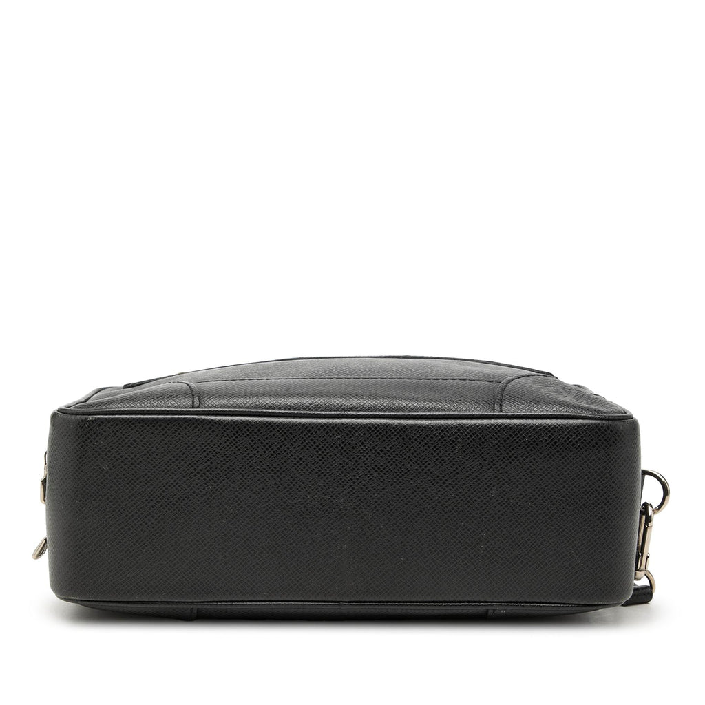 Louis Vuitton Taiga Neo Pavel