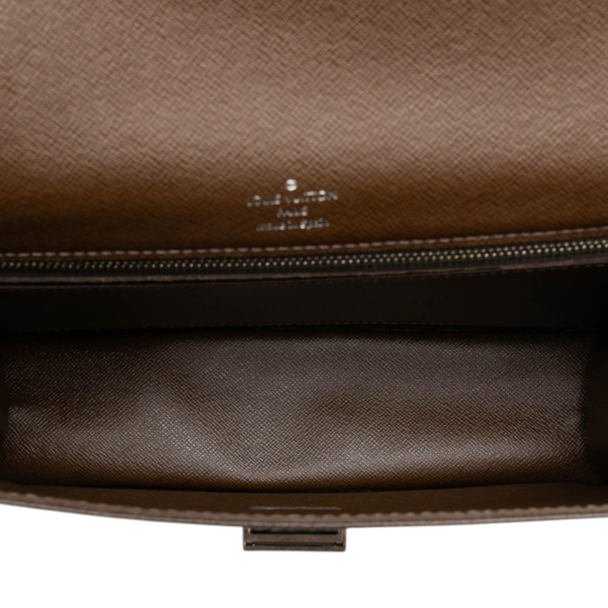 Louis Vuitton Taiga Selenga