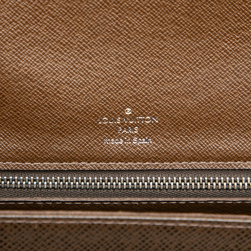 Louis Vuitton Taiga Selenga