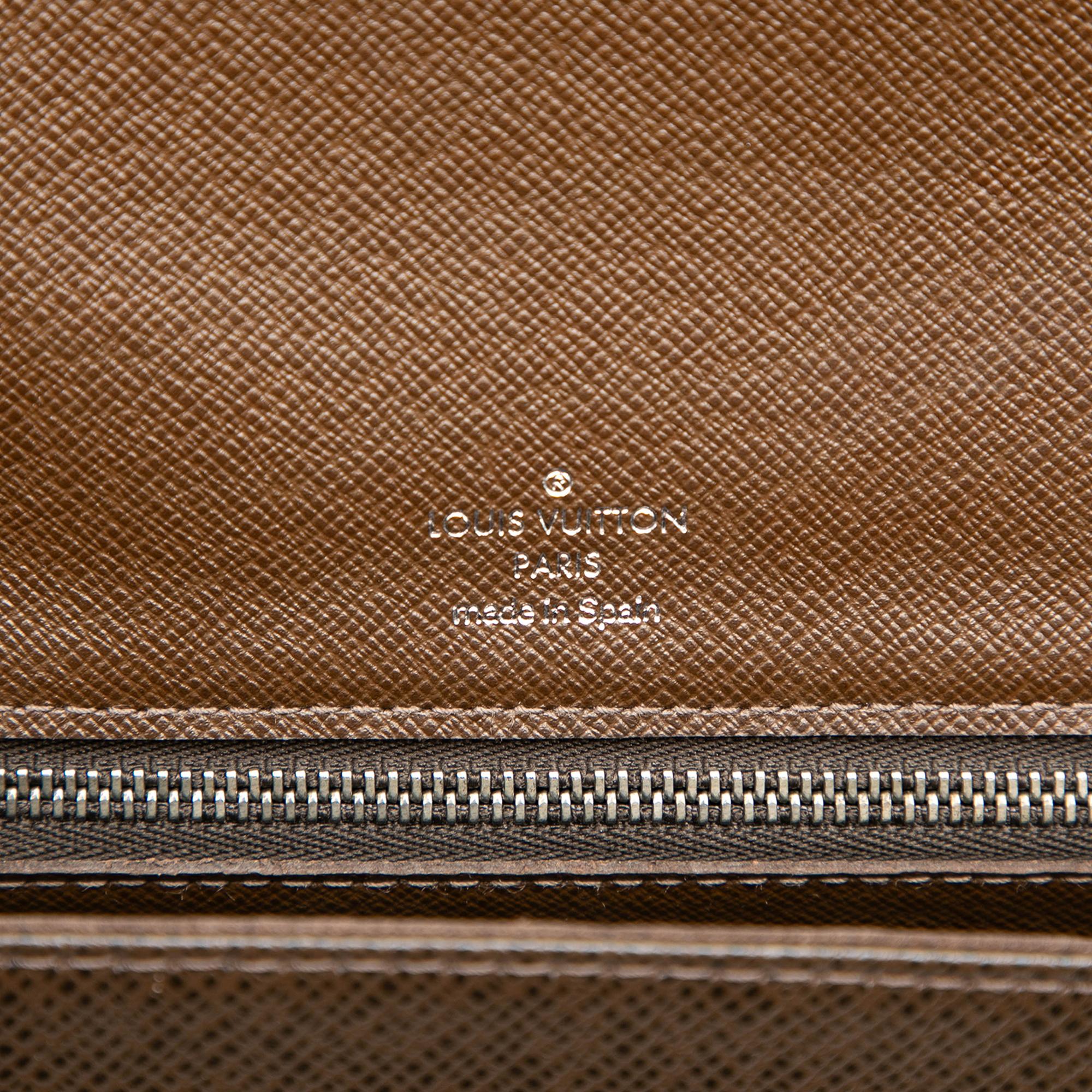 Louis Vuitton Taiga Selenga