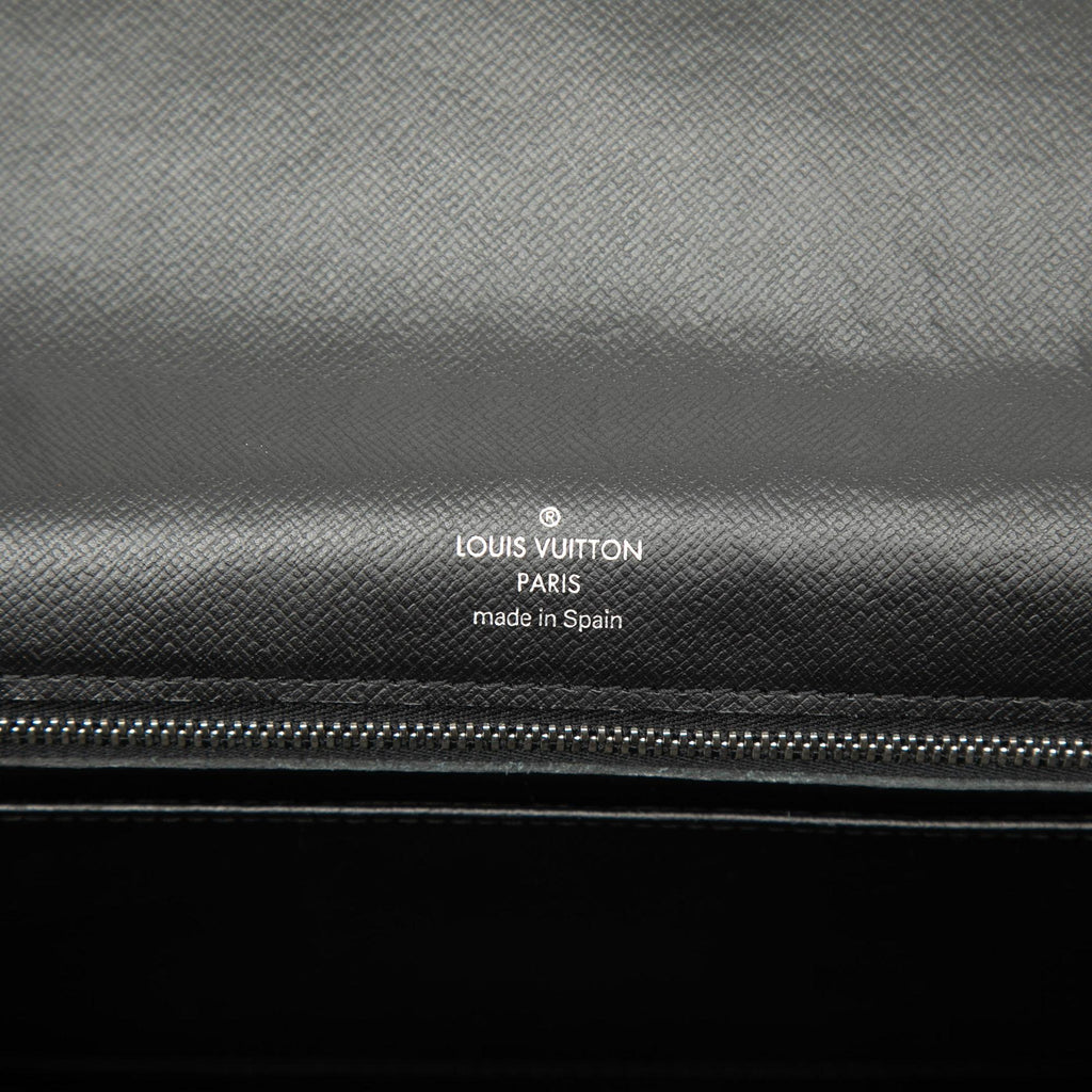 Louis Vuitton Taiga Selenga