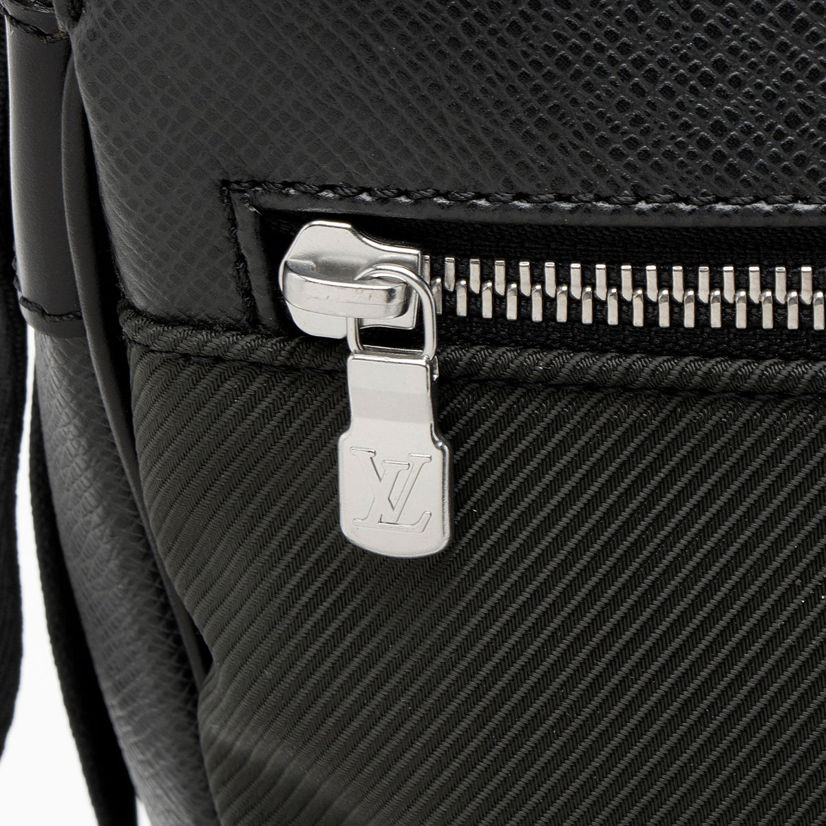 Louis Vuitton Vintage Taiga Leather Viktor Messenger