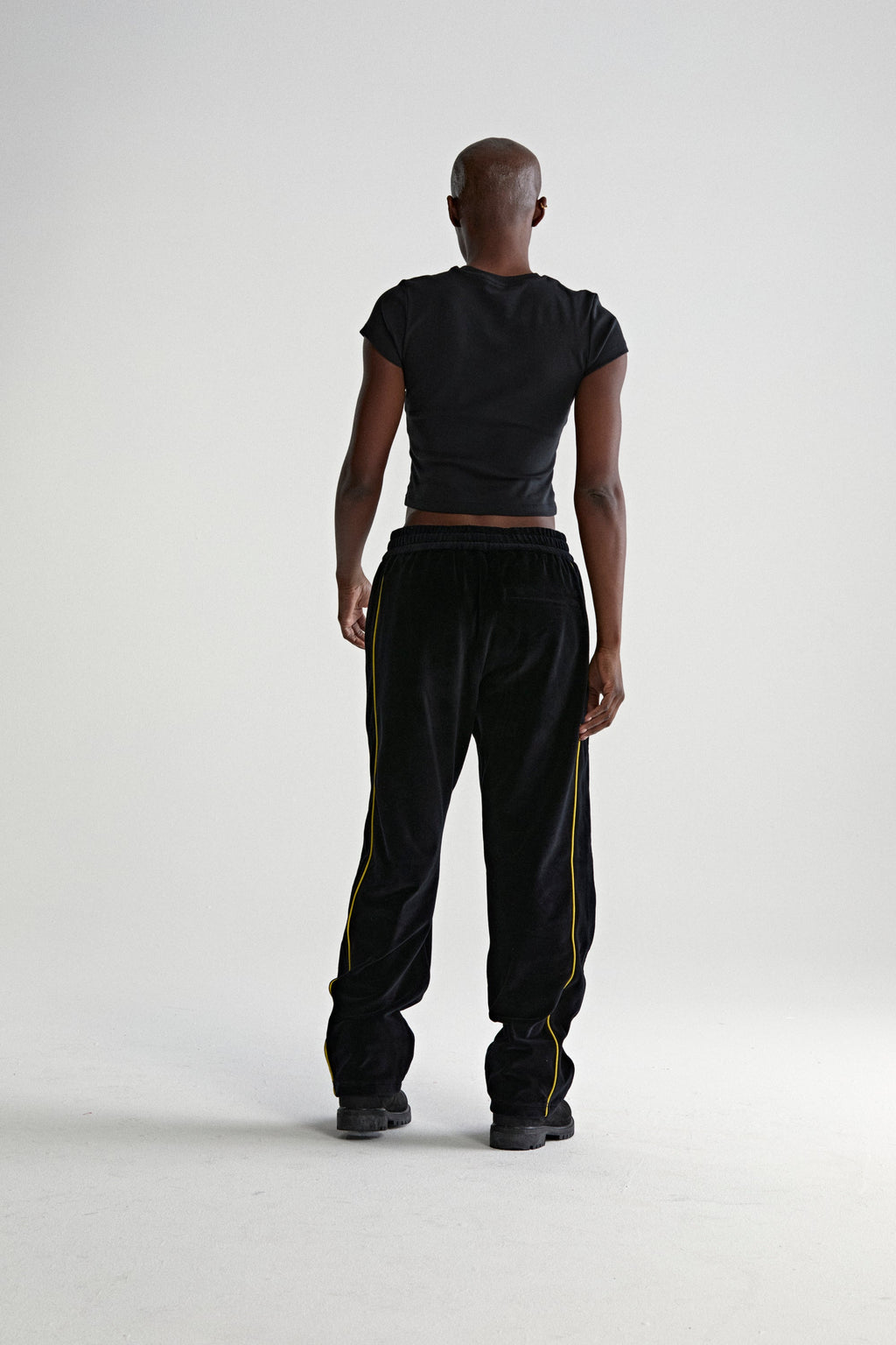 OUTLINE VELOUR TRACK PANT