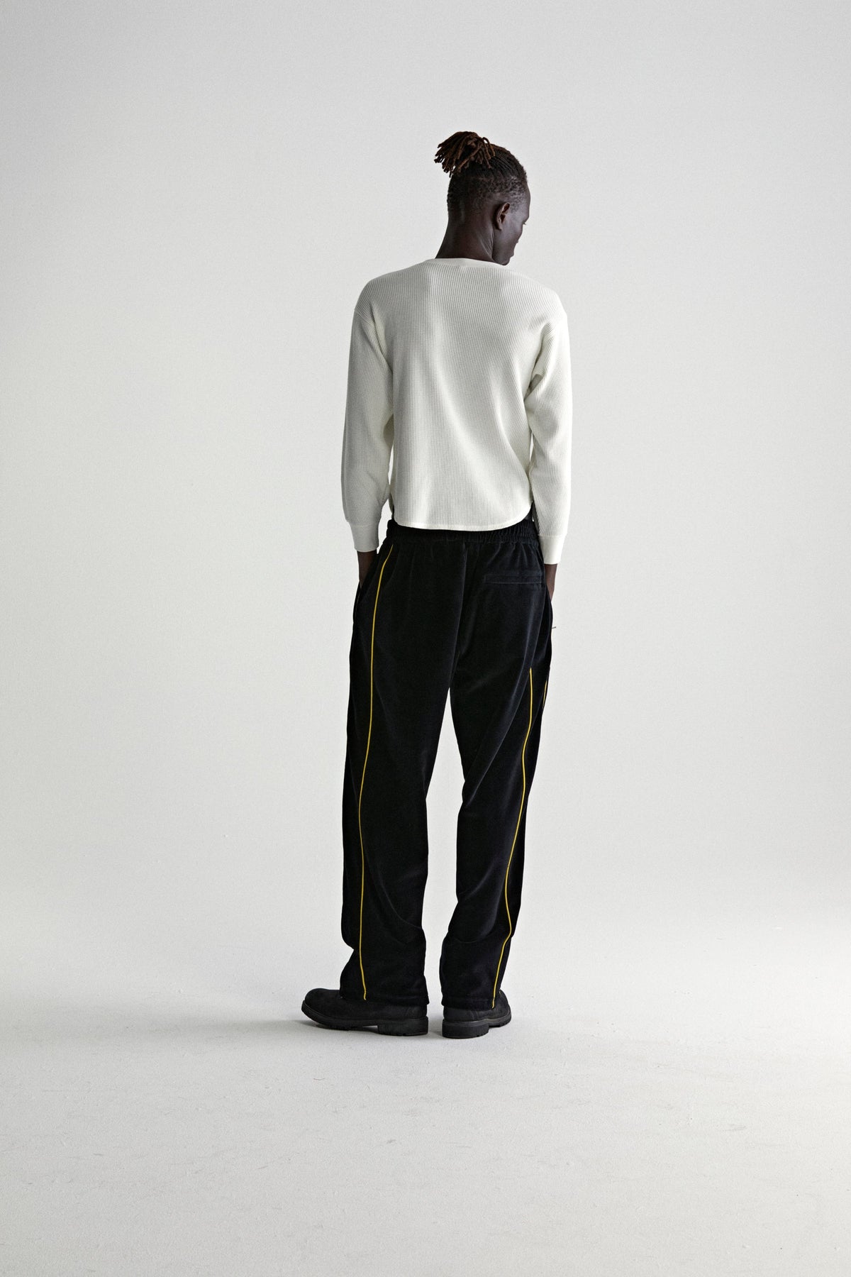 OUTLINE VELOUR TRACK PANT