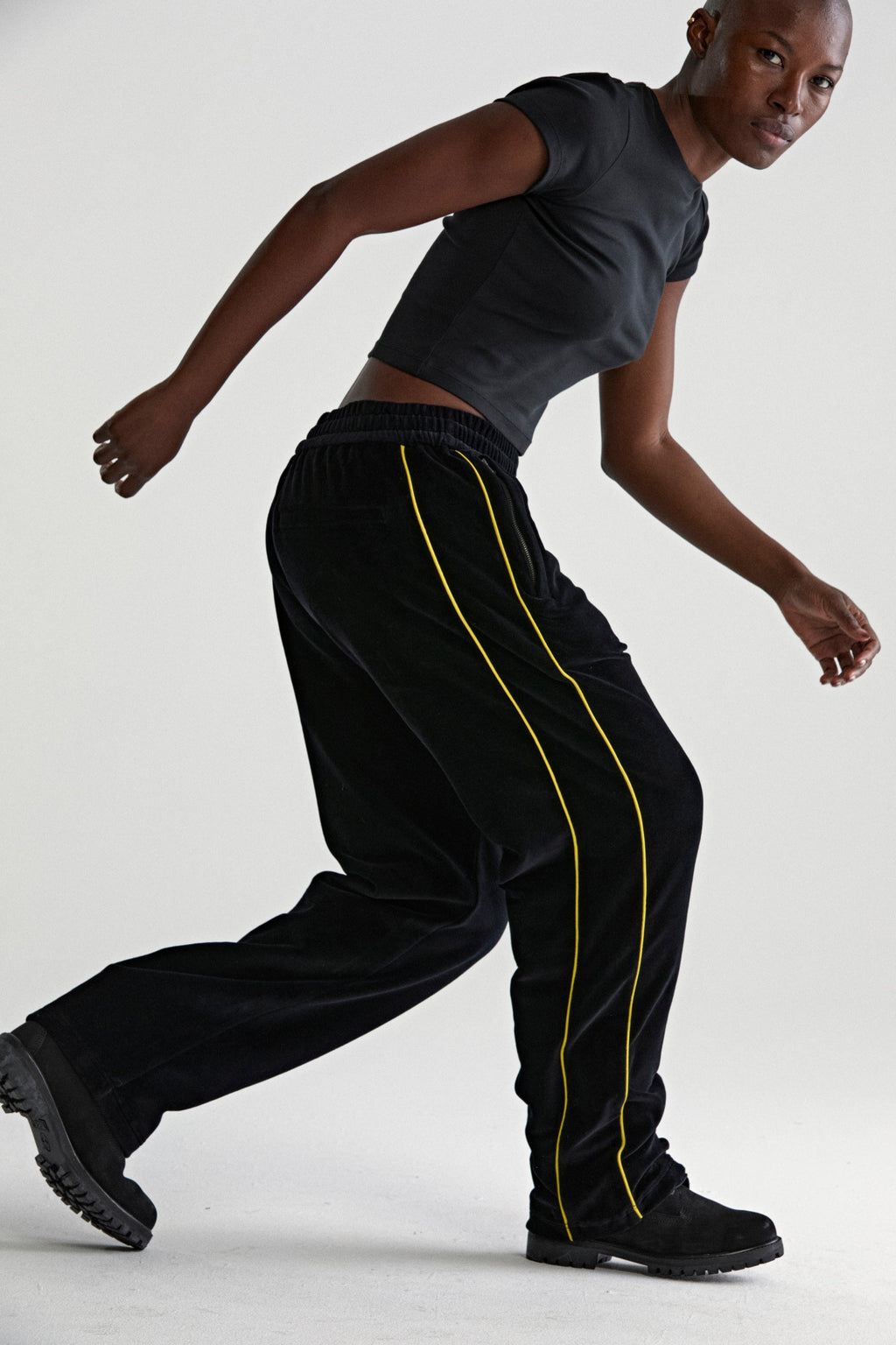 OUTLINE VELOUR TRACK PANT