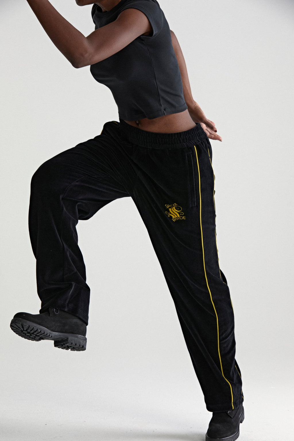 OUTLINE VELOUR TRACK PANT