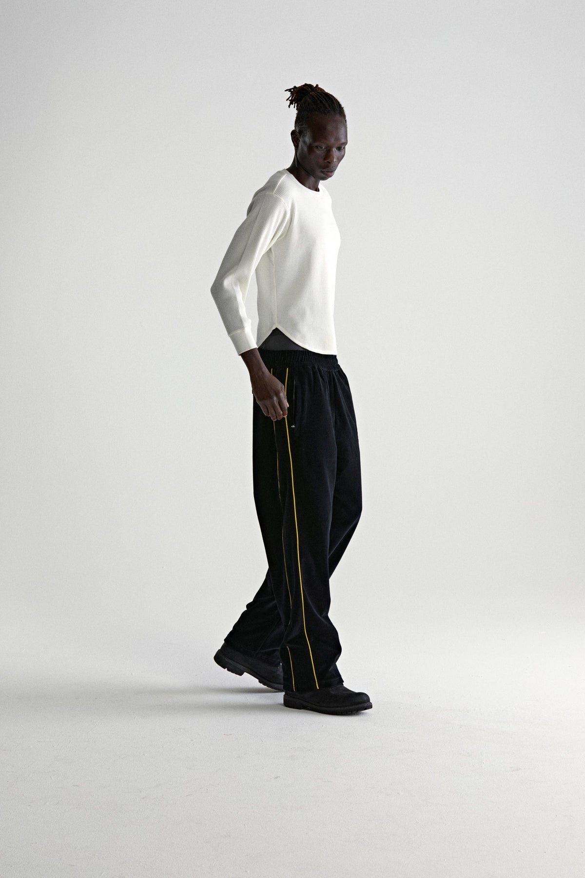 OUTLINE VELOUR TRACK PANT