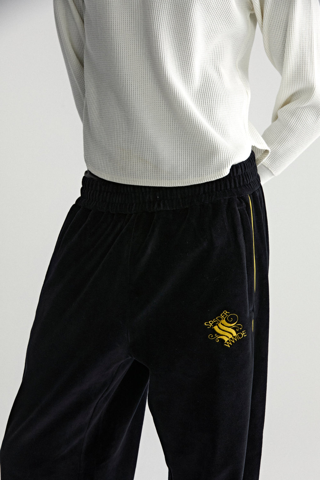 OUTLINE VELOUR TRACK PANT