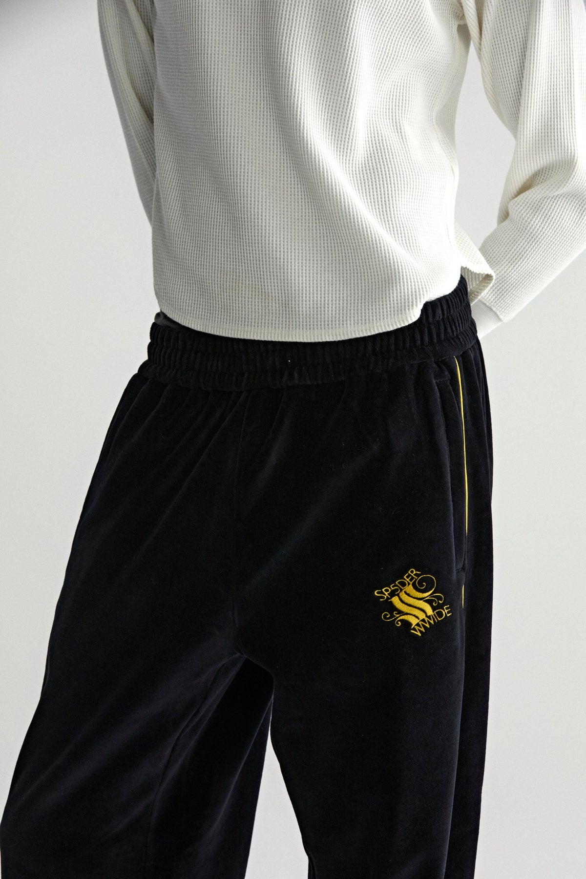 OUTLINE VELOUR TRACK PANT