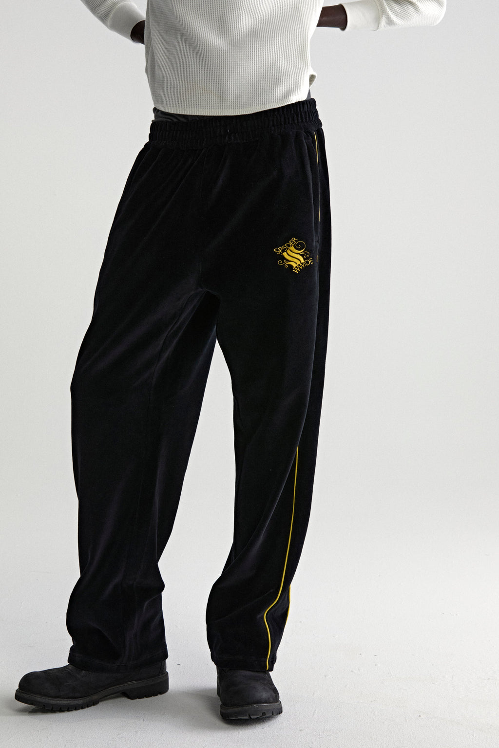 OUTLINE VELOUR TRACK PANT