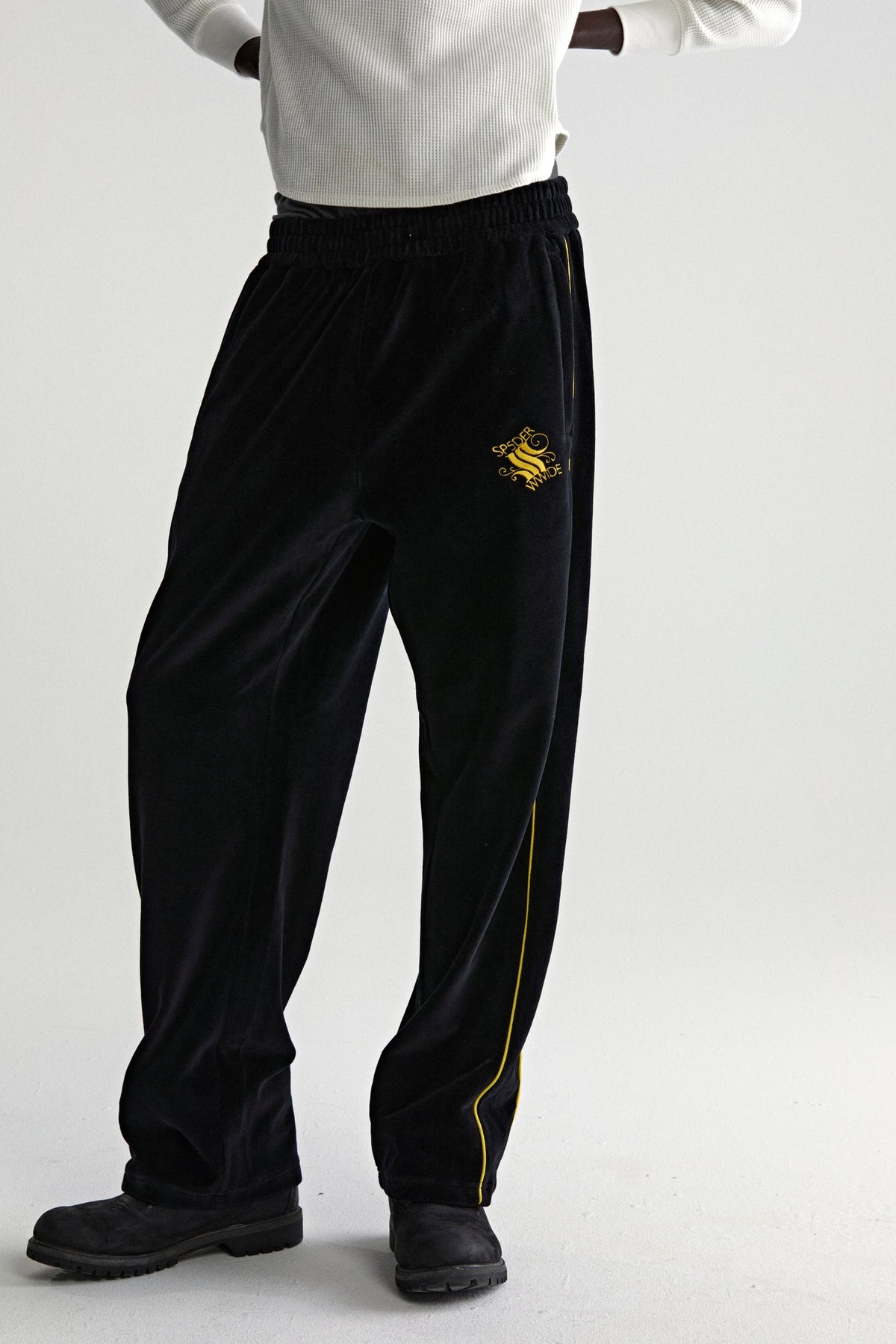 OUTLINE VELOUR TRACK PANT