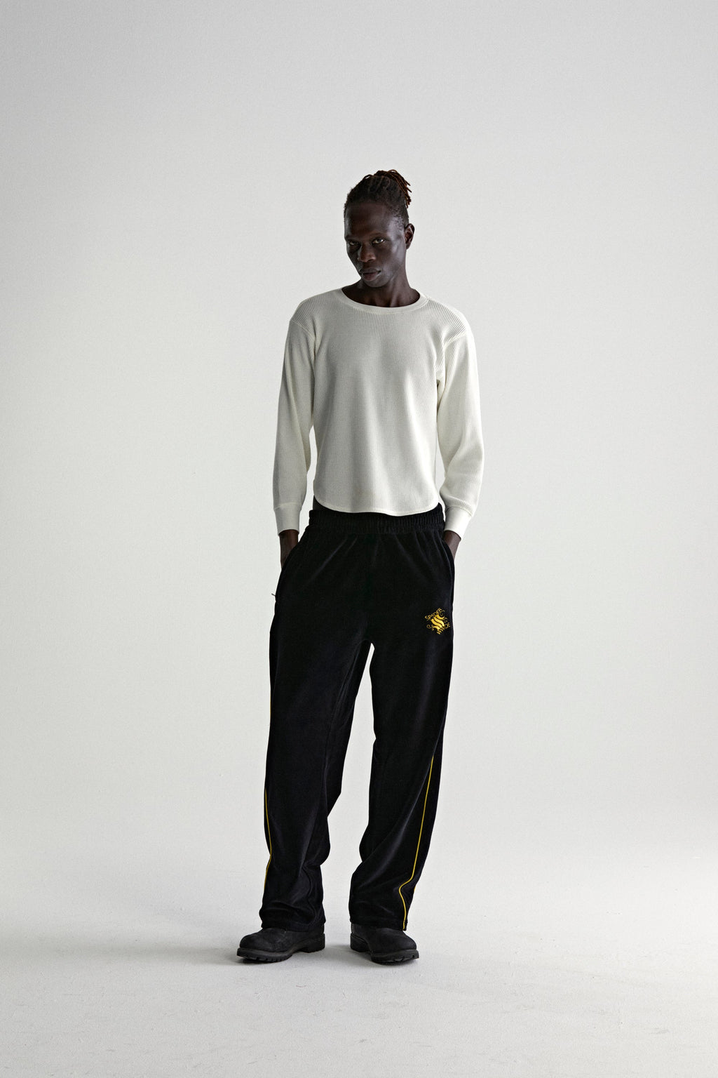 OUTLINE VELOUR TRACK PANT